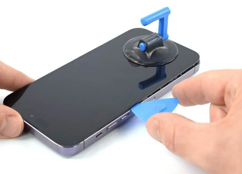 Замена стекла iPhone 14