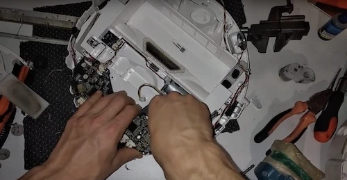 Ремонт поломки роботов-пылесосов DREAME