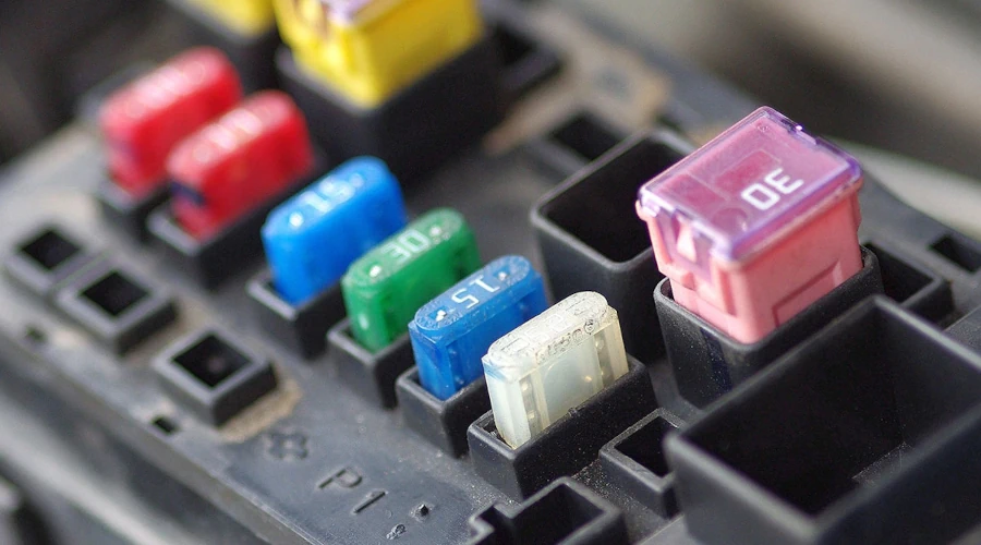 Замена предохранителя Тойота